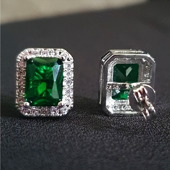 New Women’s 925 Silver Lovely Rectangle Cut Green Emerald Earrings - Picture 3 of 4